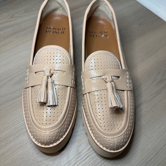 Donald Pliner Haarlem Platform Loafers 8 Beige/Blush Perforated Patent Leather - Picture 3 of 8